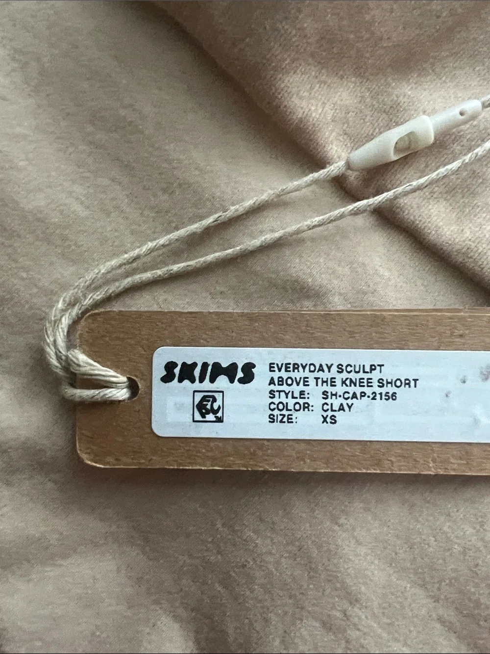 Skims Clay Everyday Sculpt Above the Knee Shorts Size XS NWT - Picture 7 of 7